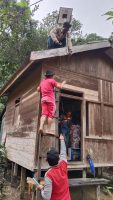 lagi pemasangan paralatan listrik tenaga matahari